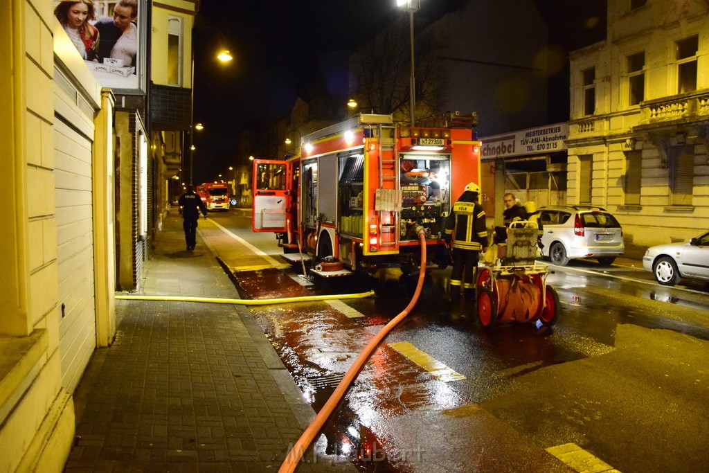 Feuer Hinterhof Garagen Koeln Hoehenberg Olpenerstr P145.JPG - Miklos Laubert